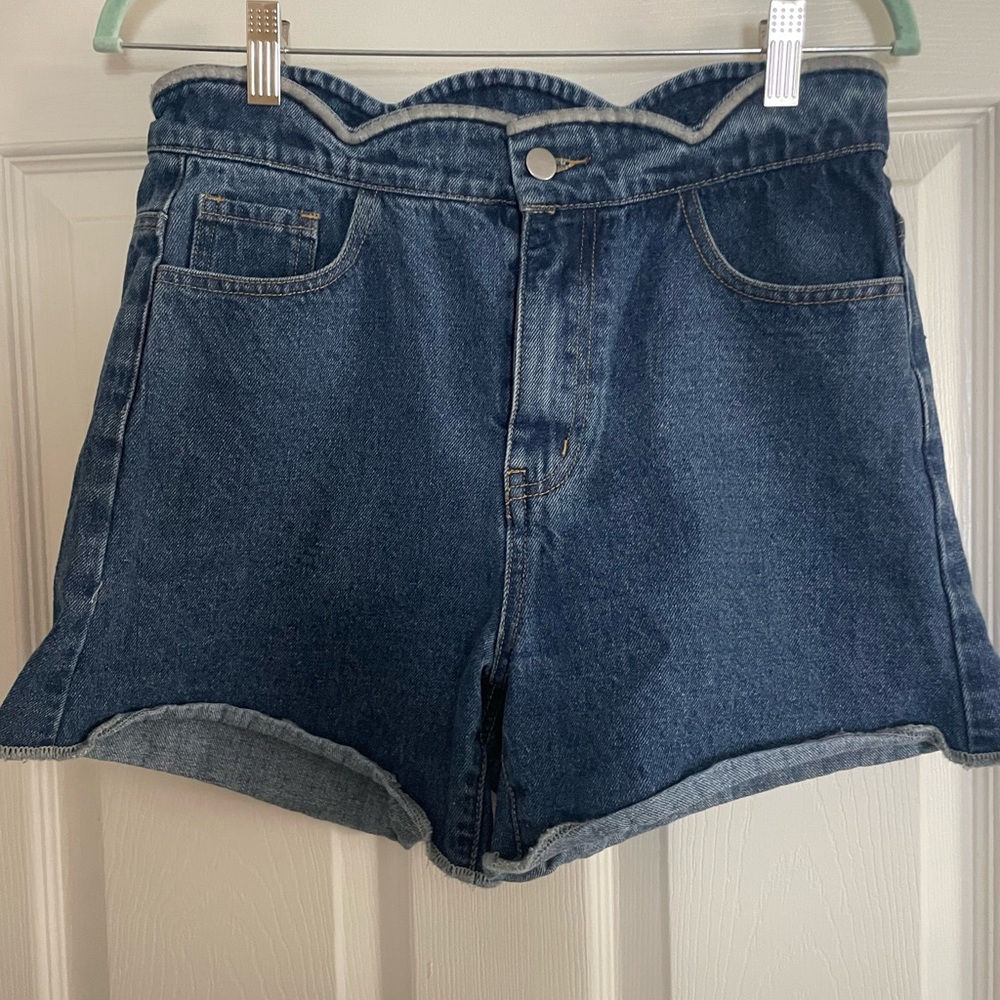 Hayden Scalloped Jean Shorts‎ Size Medium